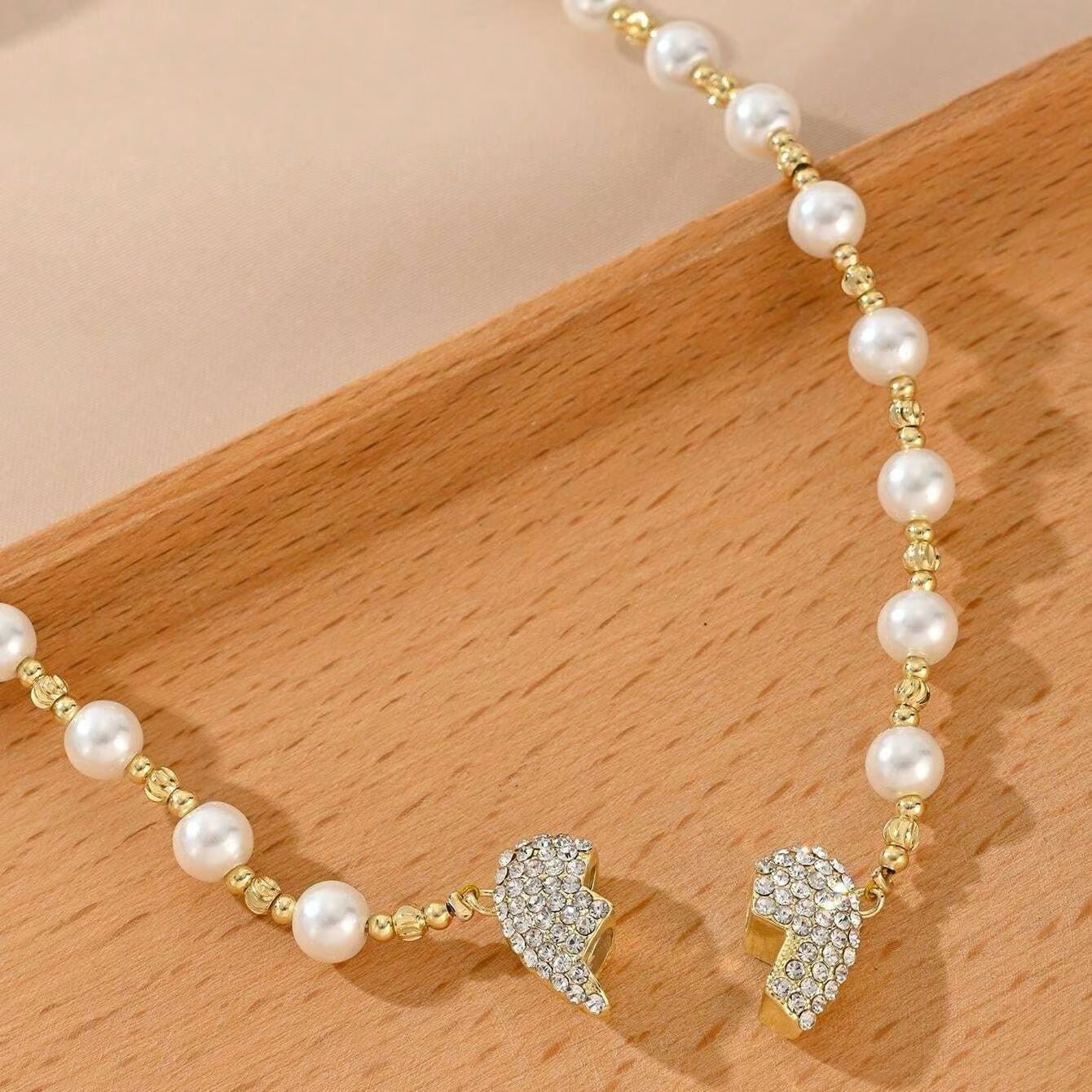 Magnetic Pearl Heart Necklace (with Gift Box)