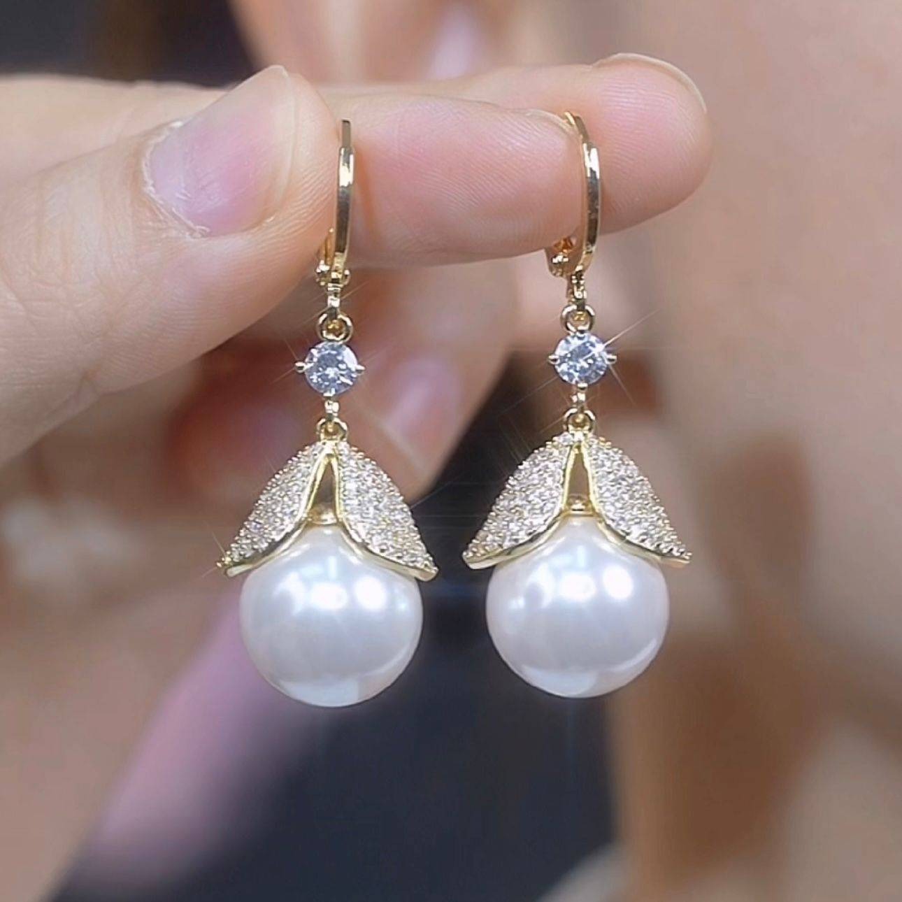 🦪Pearl and mermaid tail necklace and earring set