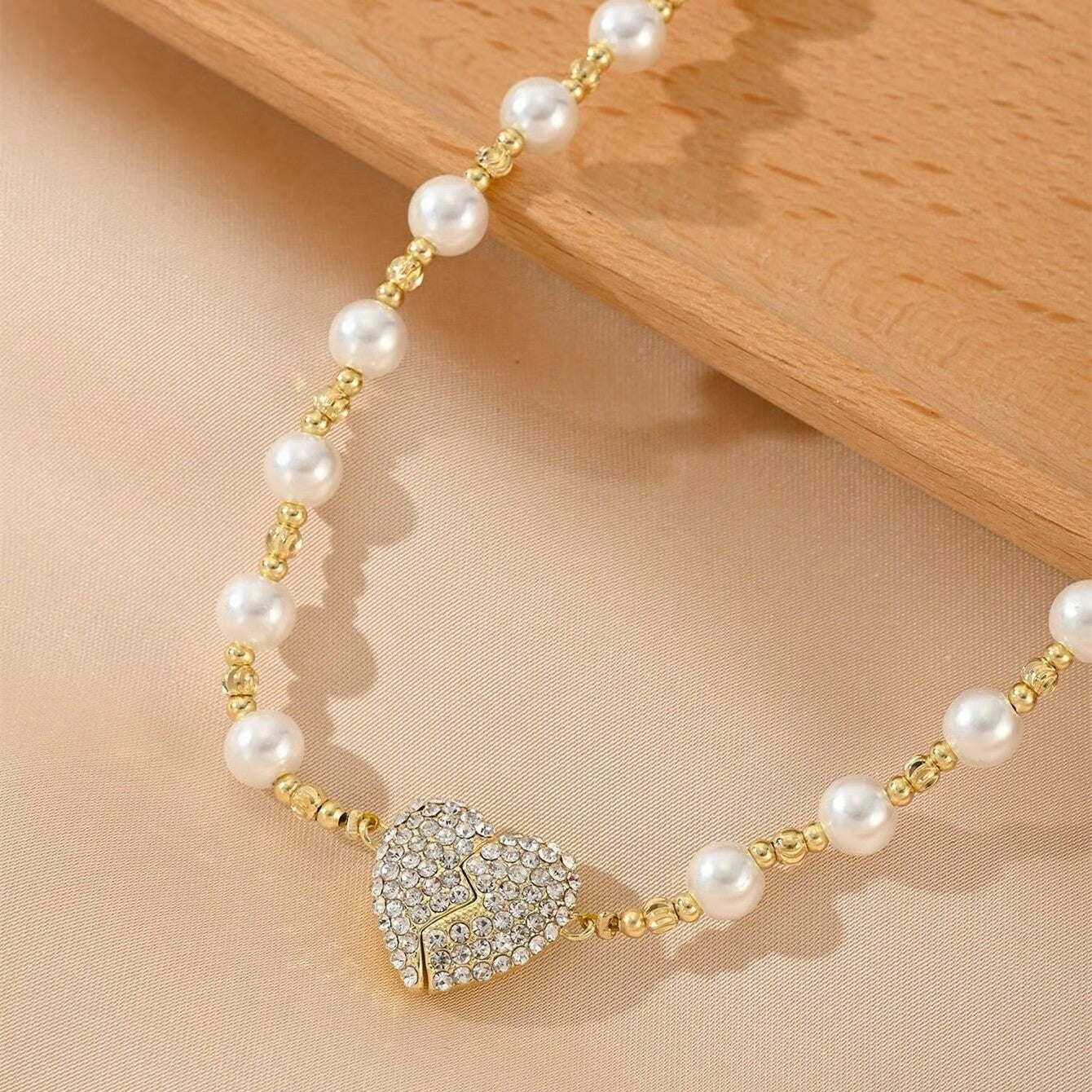 Magnetic Pearl Heart Necklace (with Gift Box)