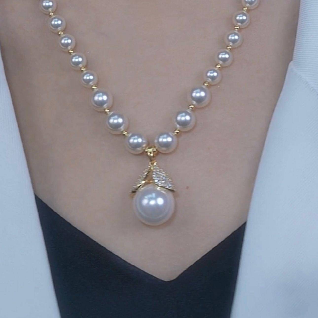 🦪Pearl and mermaid tail necklace and earring set