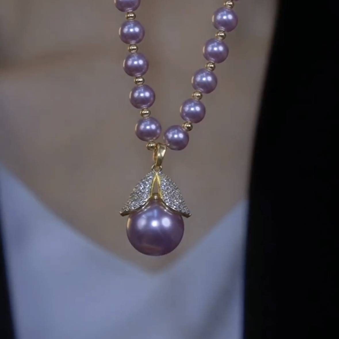 🦪Pearl and mermaid tail necklace and earring set