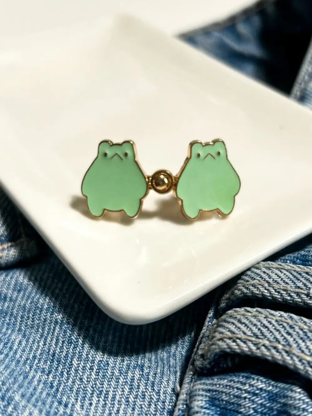 🔥 BUY 2 GET 1 FREE🔥 Cute Waist Buttons🐸