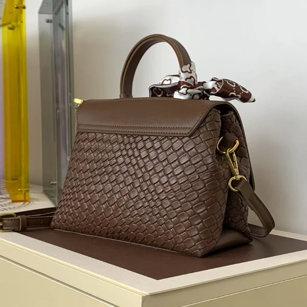 French Niche Small Square Commuting Shoulder Bag