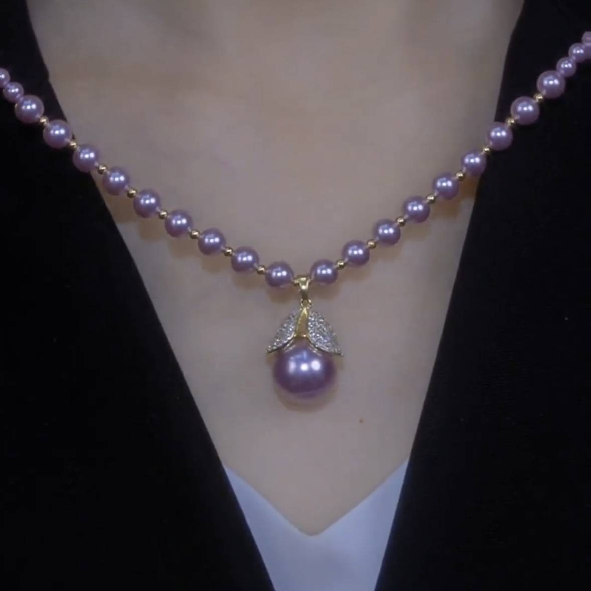 🦪Pearl and mermaid tail necklace and earring set